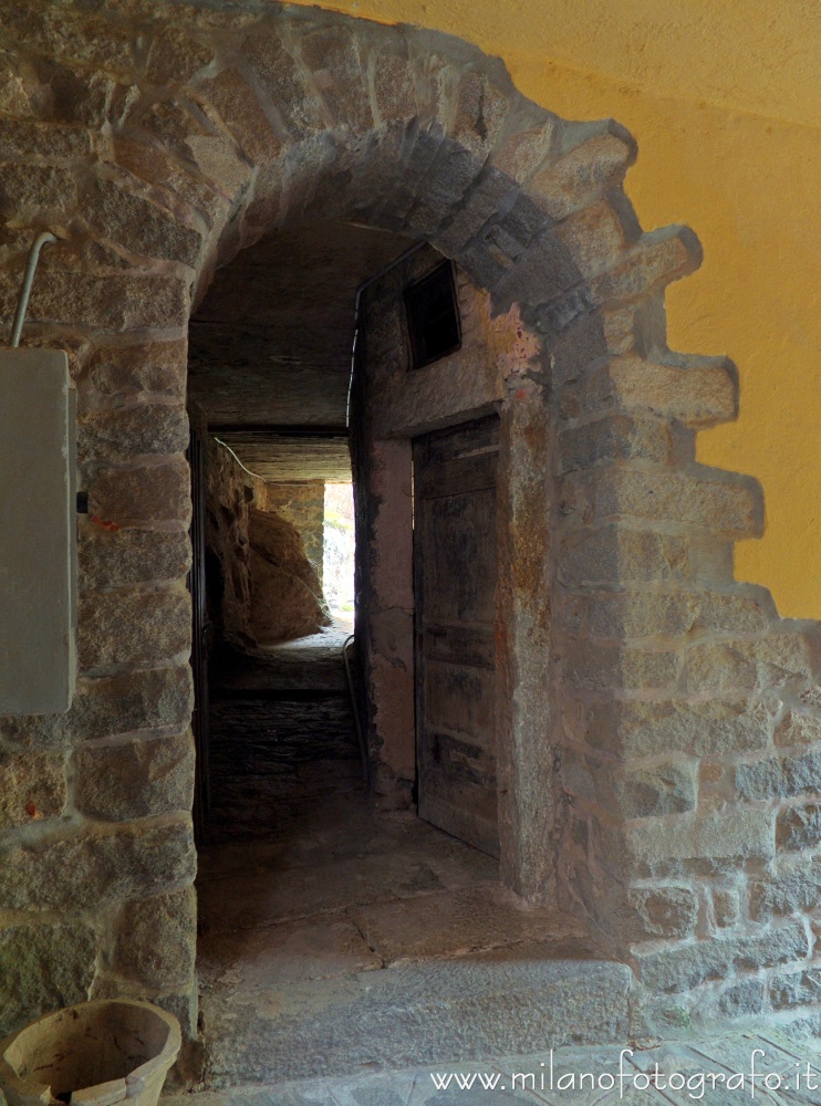 Rosazza (Biella, Italy) - Narrow passage under a house